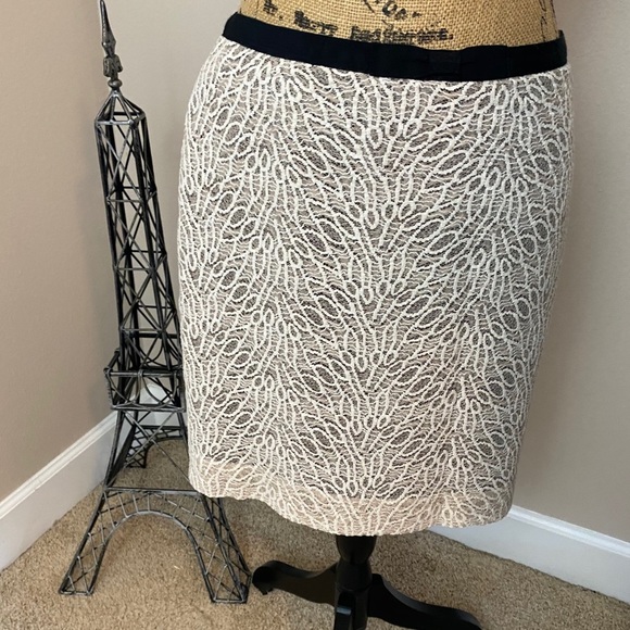 The Limited Sze 8 cream skirt w/bonus top included - Picture 2 of 10